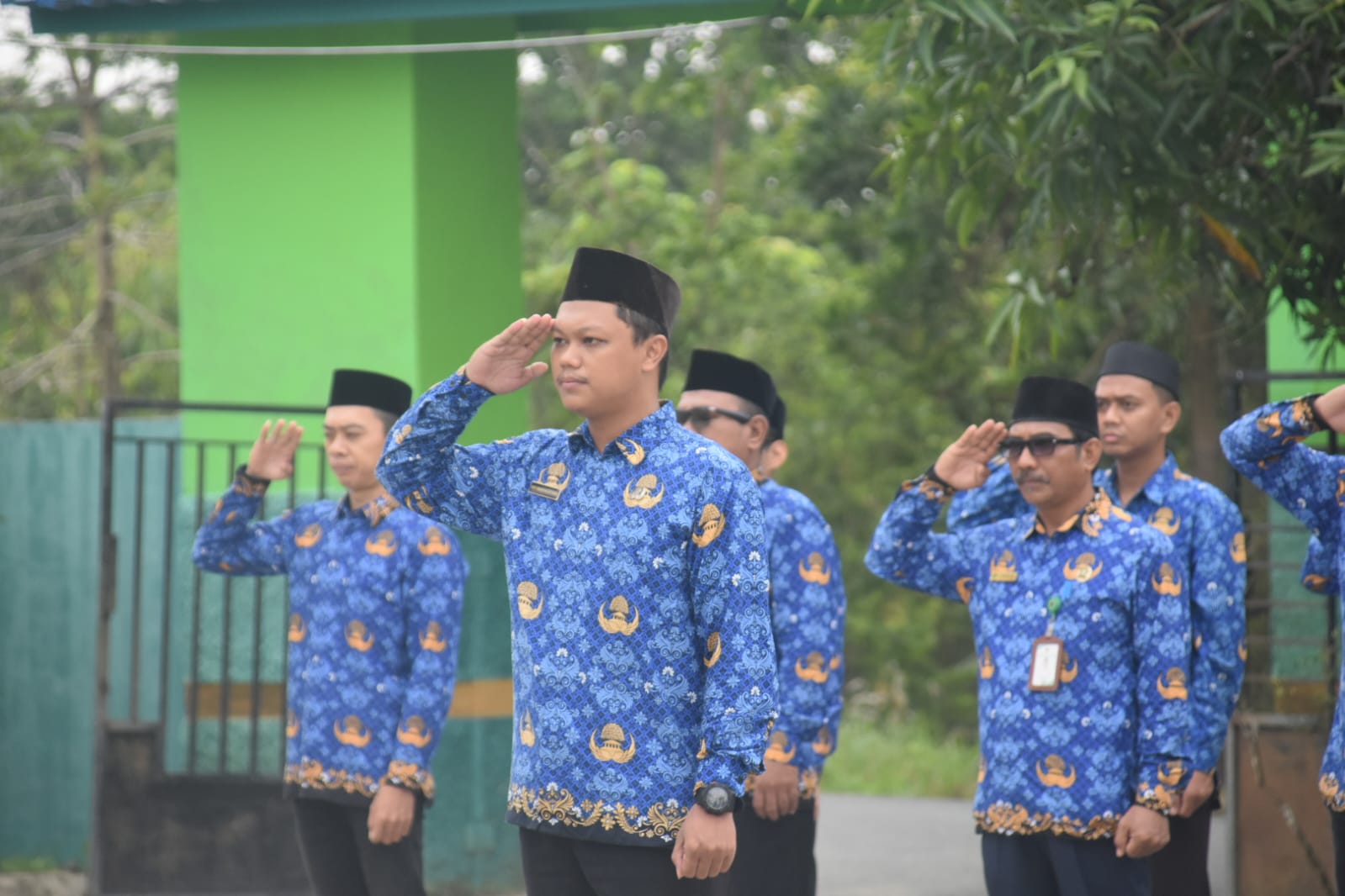 Petugas Upacara Penghormatan Bendera di Kemenag Tanah Bumbu